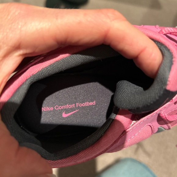 Nike runners - size 8.5. - new - Picture 2 of 6